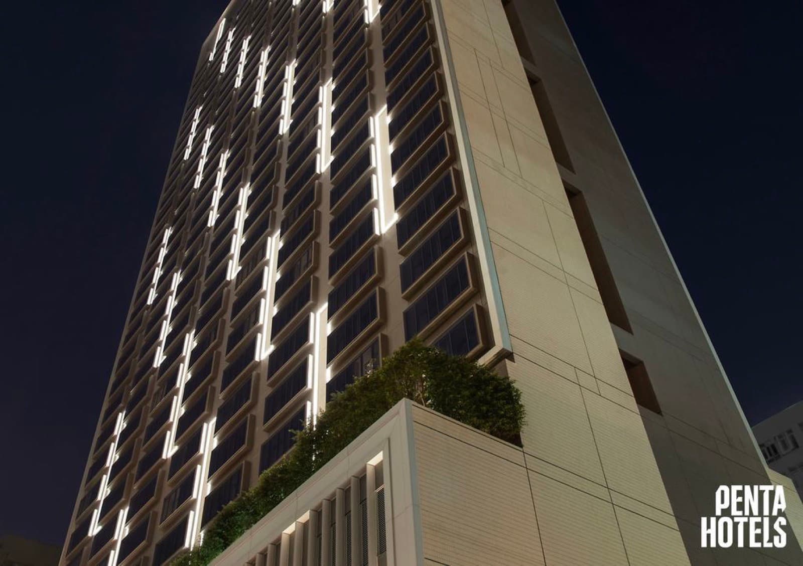 Architectural façade media lighting